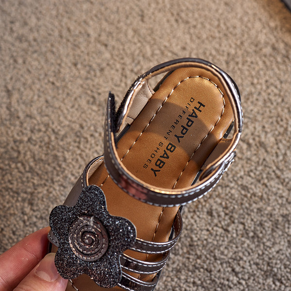 Sandale pentru copii cu plasture și decor 3D și talpă plată