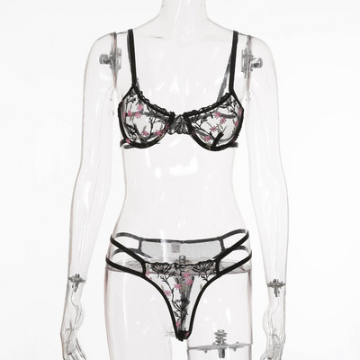 Set intim de dama actual cu dantela si broderie