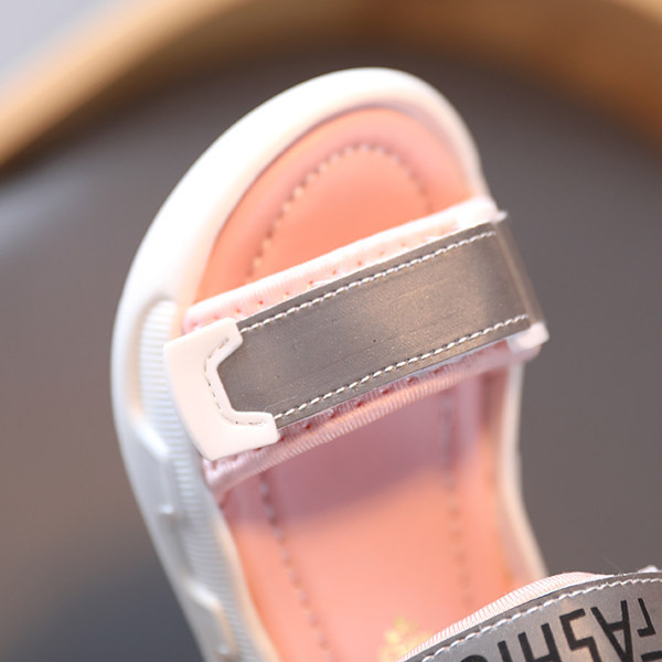 Sandale moderne pentru copii cu inscripție și autocolante