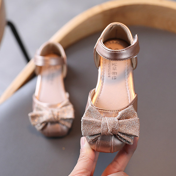 Sandale actuale cu inchidere cu panglica si velcro