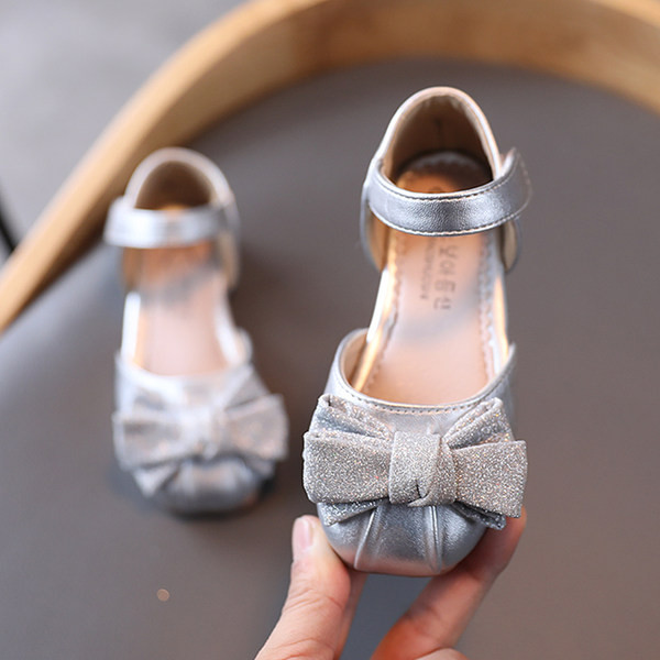 Sandale actuale cu inchidere cu panglica si velcro