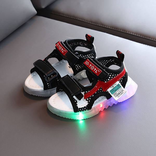 Sandale casual cu talpa luminoasa pentru fete