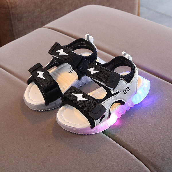 Sandale casual cu talpa luminoasa pentru fete