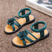 Sandale actuale cu o floare și o talpă plată - pentru fete