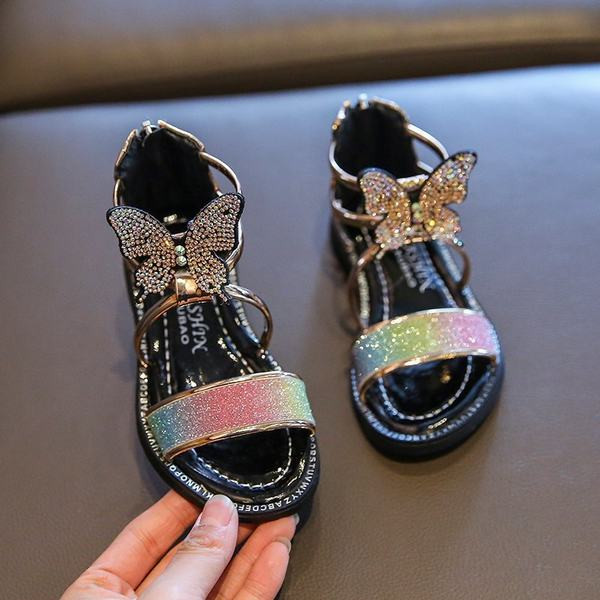 Sandale pentru copii cu particule strălucitoare și element fluture 3D