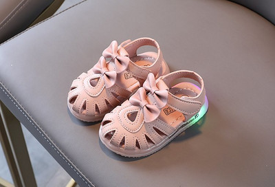 Sandale luminoase pentru copii cu panglici si autocolante