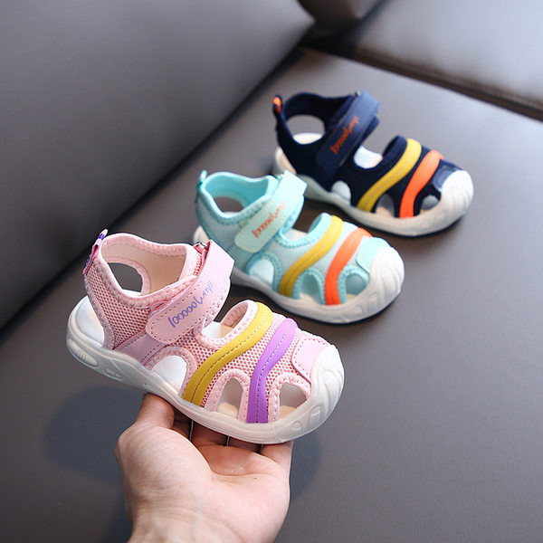 Model nou de sandale pentru copii potrivite pentru fete