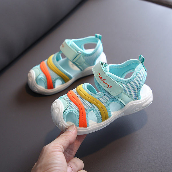 Model nou de sandale pentru copii potrivite pentru fete