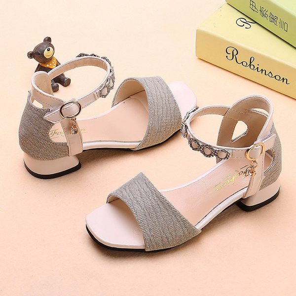 Model nou de sandale pentru copii pentru fete cu efect lucios si toc