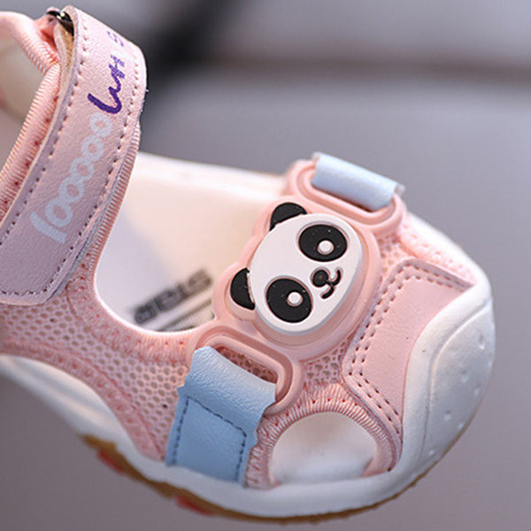 Model nou de sandale pentru copii cu aplicatie si sticker