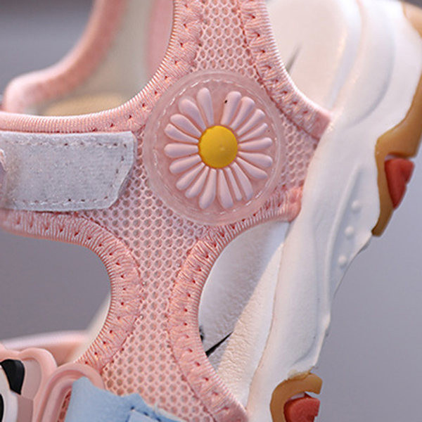 Model nou de sandale pentru copii cu aplicatie si sticker