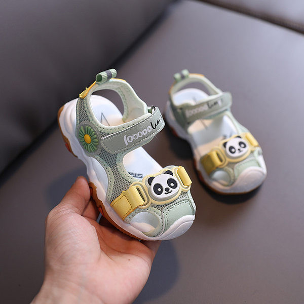 Model nou de sandale pentru copii cu aplicatie si sticker