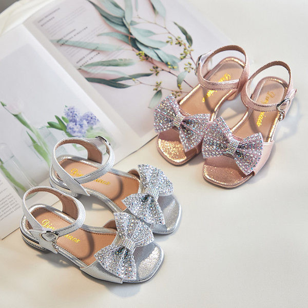 Model nou de sandale pentru copii cu panglica si bretele pentru fete