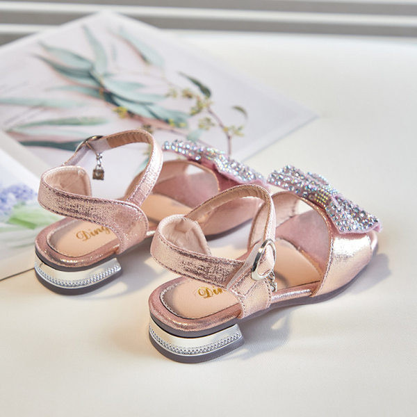 Model nou de sandale pentru copii cu panglica si bretele pentru fete