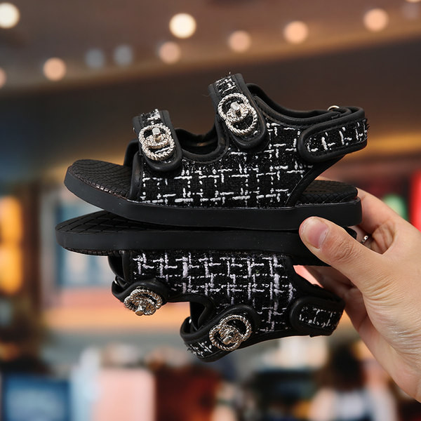 Sandale copii in carouri cu adezivi si talpa plata