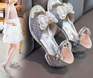 Sandale moderne pentru copii cu toc și element 3D pentru fete