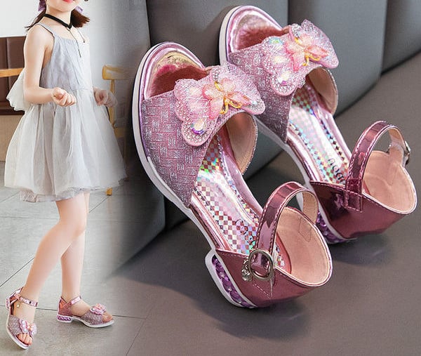 Sandale moderne pentru copii cu toc și element 3D pentru fete