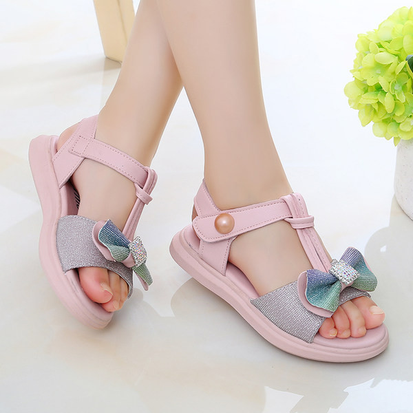 Sandale pentru copii cu efect lucios si panglica