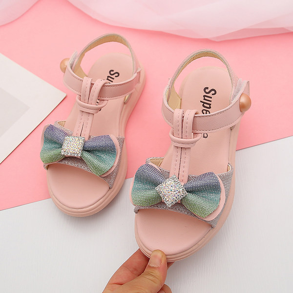 Sandale pentru copii cu efect lucios si panglica