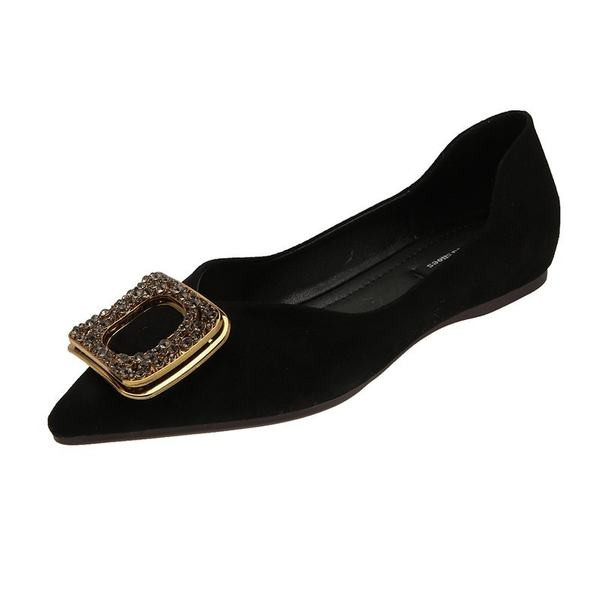 Pantofi ascuțiți de damă actuali - mai multe modele