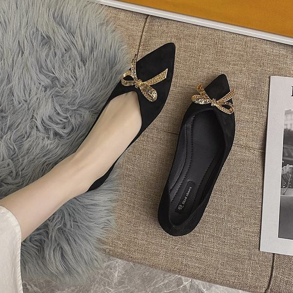 Pantofi ascuțiți de damă actuali - mai multe modele