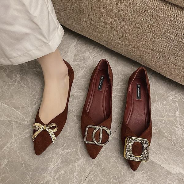 Pantofi ascuțiți de damă actuali - mai multe modele