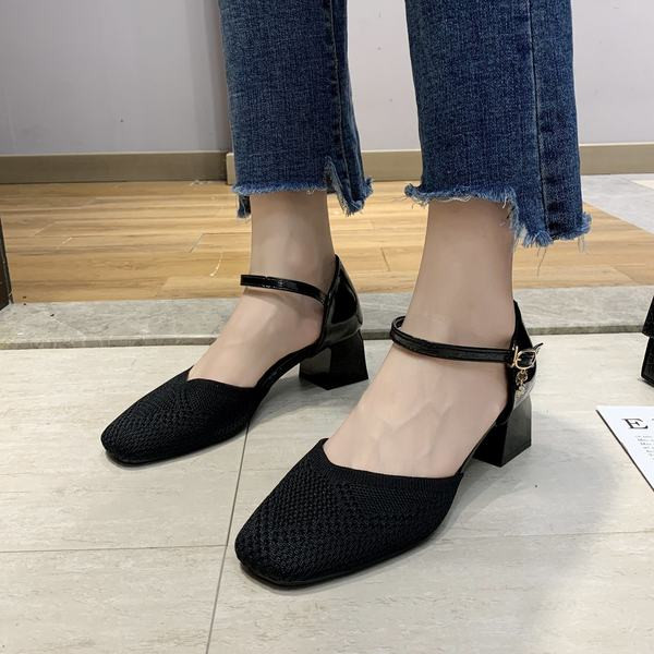 Pantofi moderni de dama cu curea