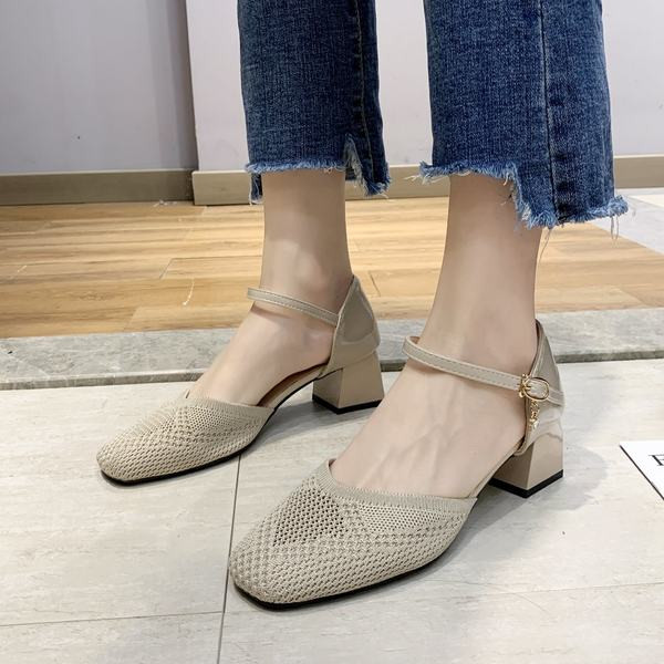 Pantofi moderni de dama cu curea