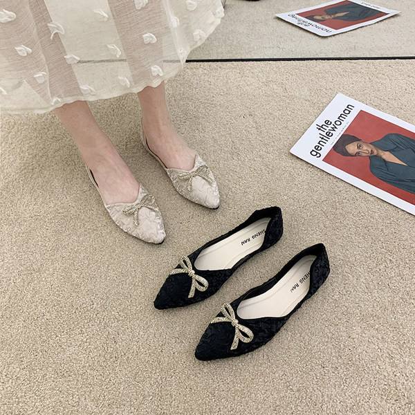 Model casual de dama ascutit cu panglica