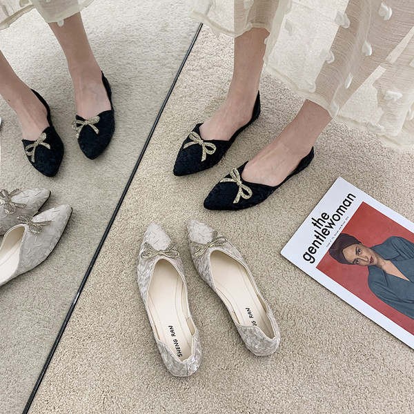 Model casual de dama ascutit cu panglica