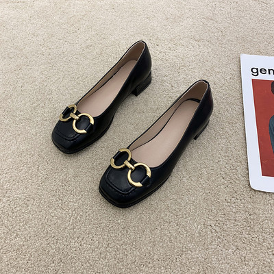 Γυναικεία casual παπούτσια από οικολογικό δέρμα με μεταλλικό στοιχείο