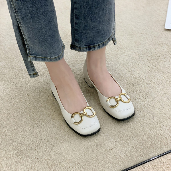 Γυναικεία casual παπούτσια από οικολογικό δέρμα με μεταλλικό στοιχείο