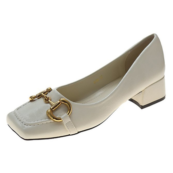 Model nou de pantofi casual cu decor metalic si toc jos