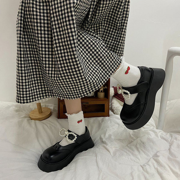 Model nou de pantofi de dama cu talpa groasa si perle - culoare neagra