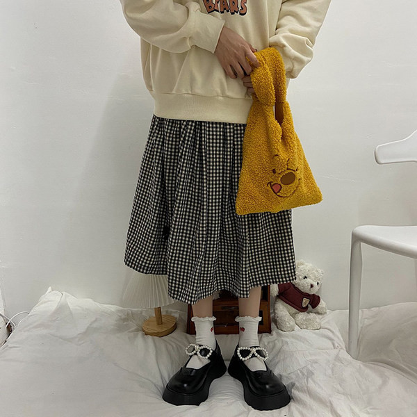 Model nou de pantofi de dama cu talpa groasa si perle - culoare neagra