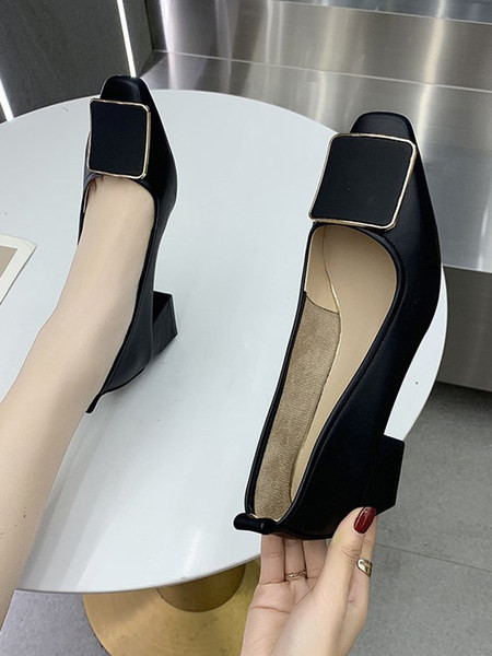 Ležerne cipele s niskim petama i metalnim ukrasima