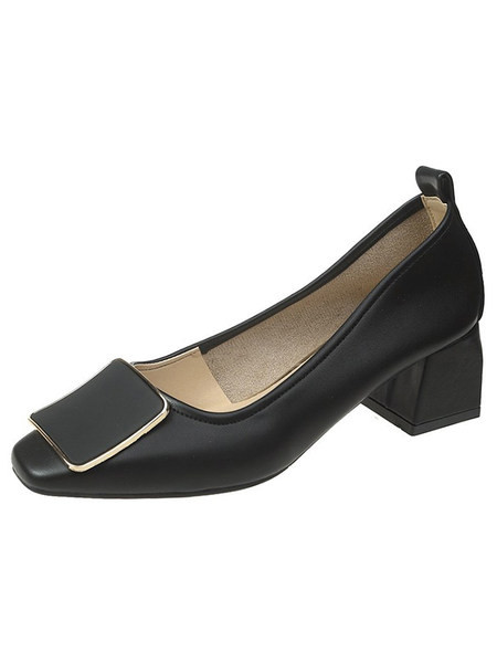 Ležerne cipele s niskim petama i metalnim ukrasima