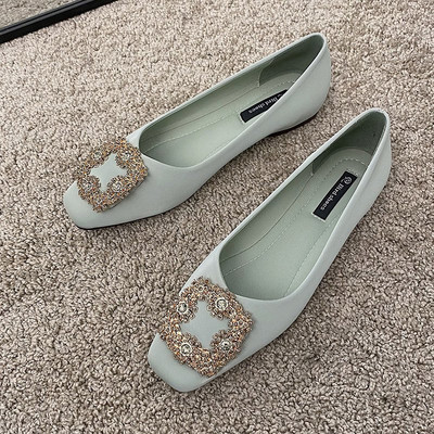 Pantofi moderni de dama cu catarama patrata