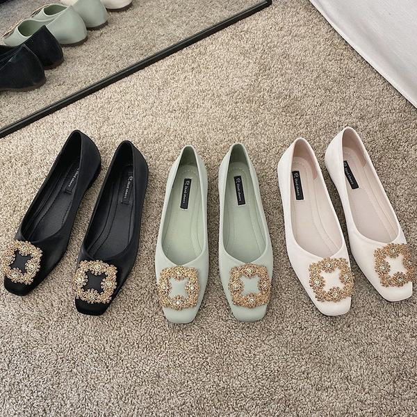 Pantofi moderni de dama cu catarama patrata