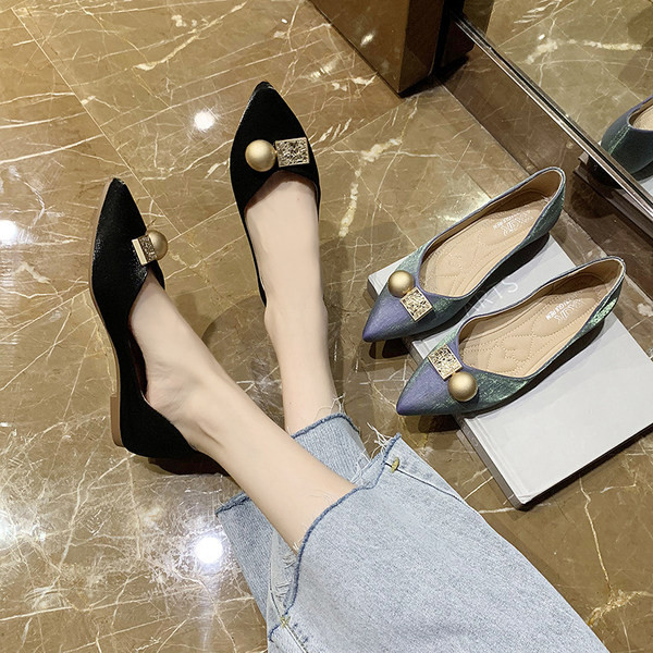 Pantofi casual de damă ascuțiți cu un element metalic - negru și albastru