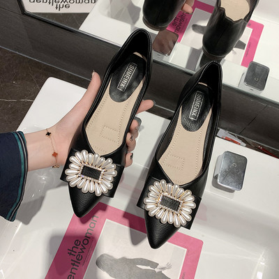 Γυναικεία έκο δερμάτινα παπούτσια με επίπεδη σόλα και πέρλες