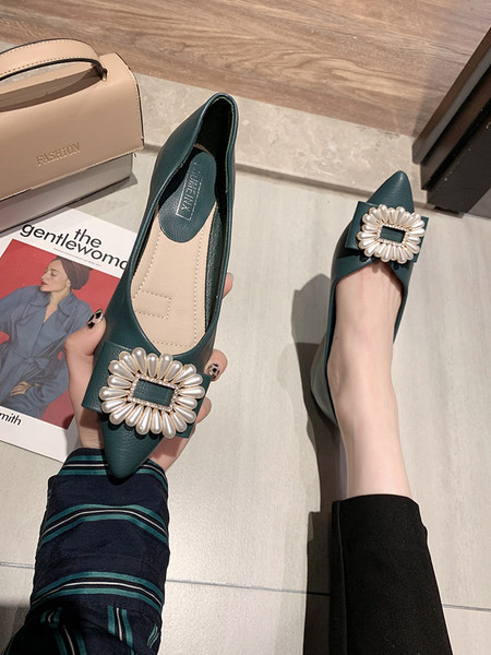 Γυναικεία έκο δερμάτινα παπούτσια με επίπεδη σόλα και πέρλες