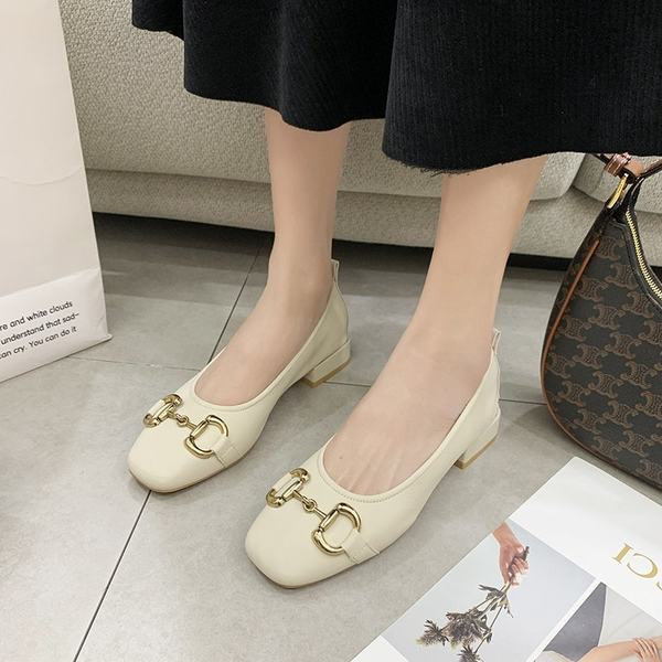 Pantofi moderni de dama din piele cu catarama metalica