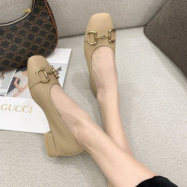 Pantofi moderni de dama din piele cu catarama metalica