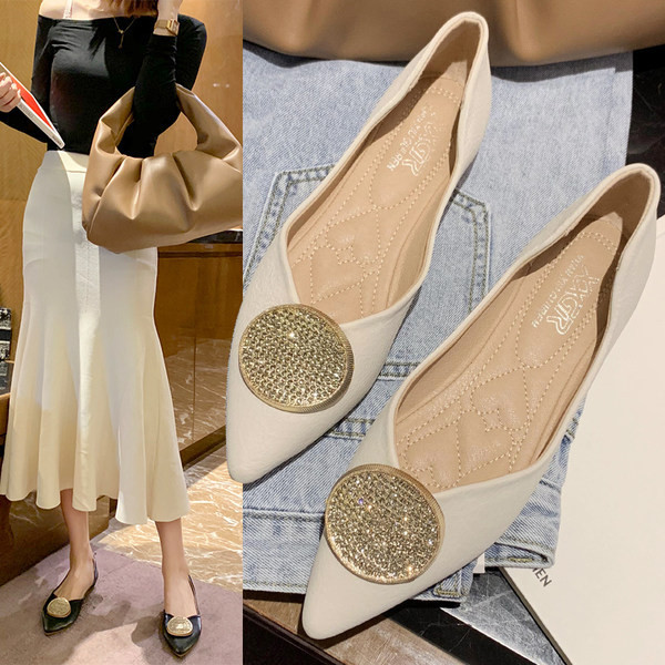 Pantofi de dama ascutit cu element metalic in mai multe culori