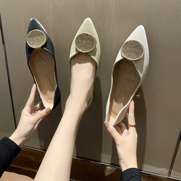 Pantofi de dama ascutit cu element metalic in mai multe culori