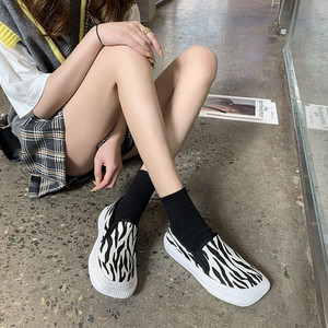 Pantofi casual cu talpa plate si animal print