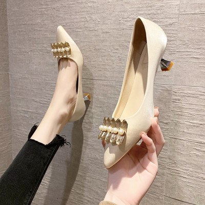 Pantofi casual cu toc mic și perle