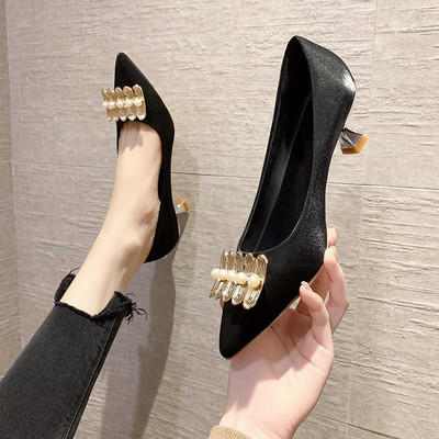 Pantofi casual cu toc mic și perle