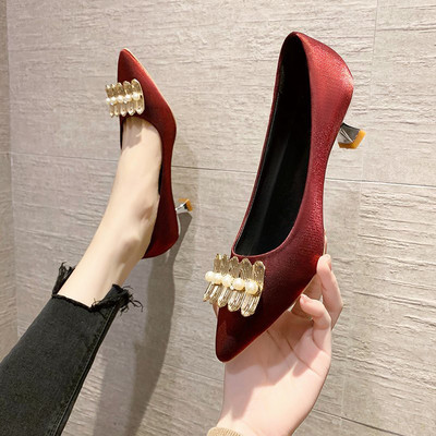 Pantofi casual cu toc mic și perle